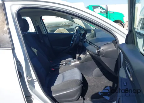 2019 Toyota Yaris Le z USA, uszkodzony, nr VIN 3MYDLBYV6KY526227